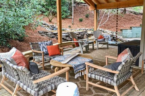 Mirror Lake Cottage With Private Deck, Waterfall