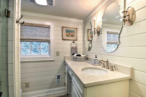 Mirror Lake Cottage With Private Deck, Waterfall