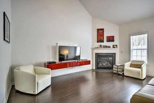 Inviting High Point Townhome With Patio And Privacy