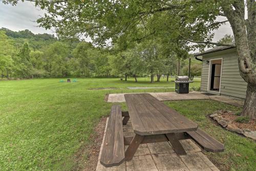 Quiet Home With Fire Pit And Bbq, 5 Mi To Downtown
