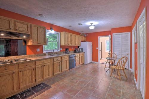 Quiet Home With Fire Pit And Bbq, 5 Mi To Downtown