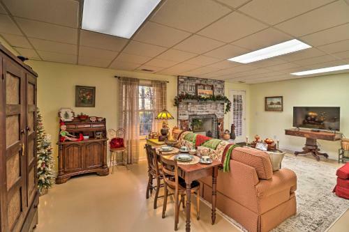 Private Hendersonville Hideaway With Firepit!