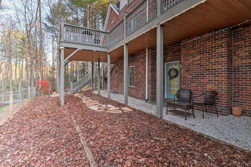 Private Hendersonville Hideaway With Firepit!