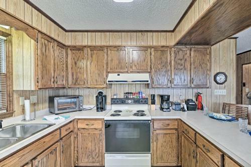 Pet-friendly Second Row House Steps To Beach!