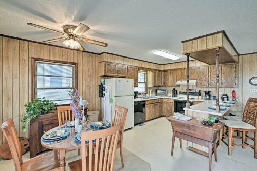 Pet-friendly Second Row House Steps To Beach!