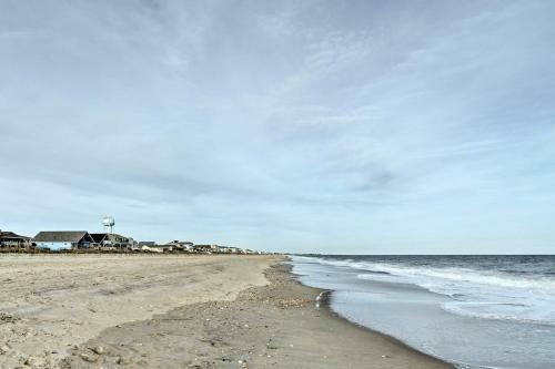 Pet-friendly Second Row House Steps To Beach!