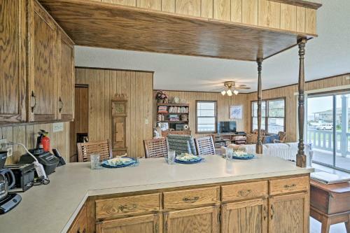 Pet-friendly Second Row House Steps To Beach!