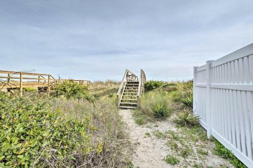 Pet-friendly Second Row House Steps To Beach!