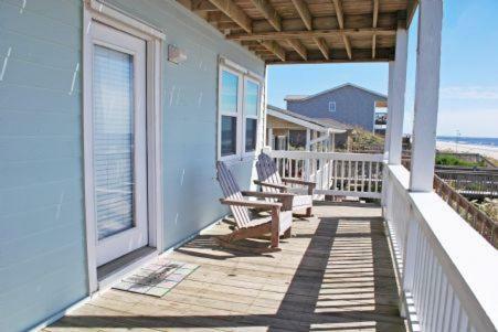 Breezy Shores