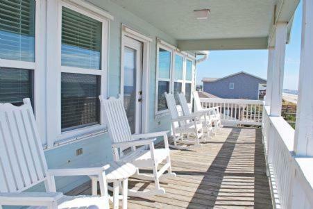 Breezy Shores