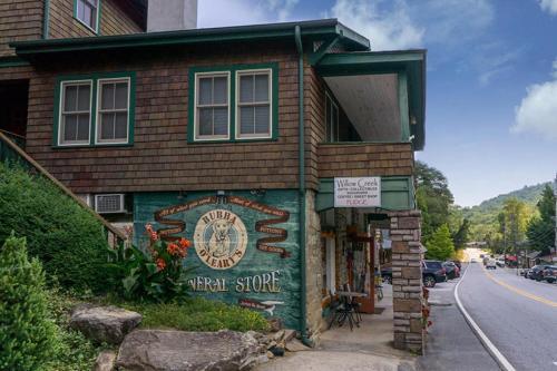 Captain's Quarters On Lake Lure