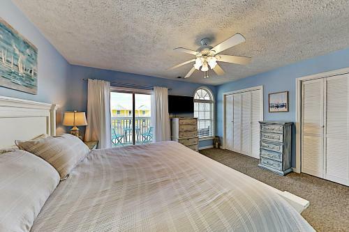 Luxe Basecamp With Balcony - 100 Yards To The Beach! Home