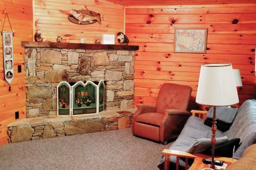 Tanglewood Motel And Log Cabins