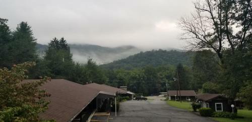 Tanglewood Motel And Log Cabins