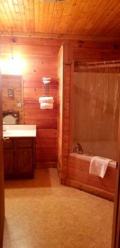 Tanglewood Motel And Log Cabins