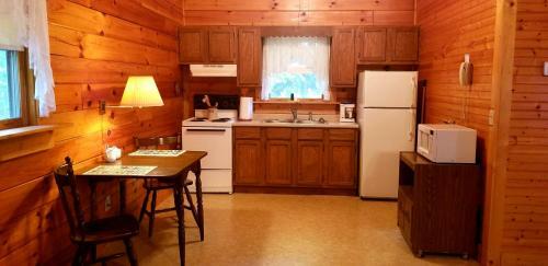 Tanglewood Motel And Log Cabins