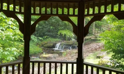 Tanglewood Motel And Log Cabins