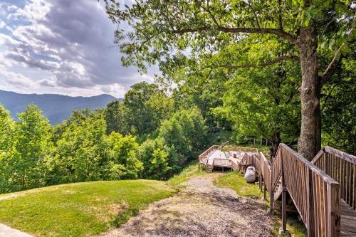 Private Blue Ridge Home With Mountain Views And Hot Tub