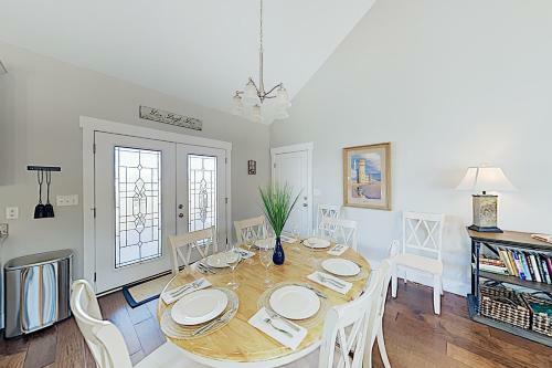 New Listing! Modern Mountain-view Getaway With Deck Home