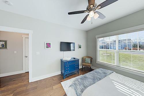 New Listing! Modern Mountain-view Getaway With Deck Home
