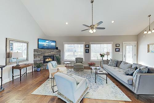 New Listing! Modern Mountain-view Getaway With Deck Home