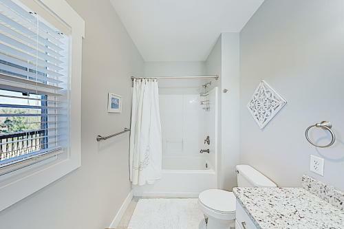 New Listing! Modern Mountain-view Getaway With Deck Home