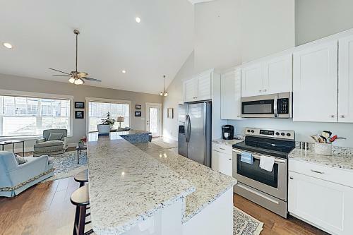 New Listing! Modern Mountain-view Getaway With Deck Home