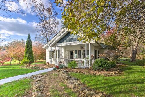 Cozy Mtn Cottage With Fire Pit Hike, Ski, Relax