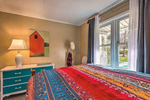 Cozy Mtn Cottage With Fire Pit Hike, Ski, Relax