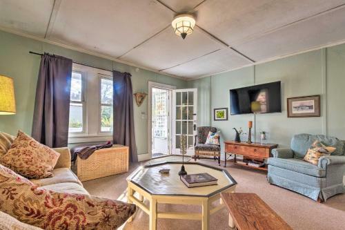 Cozy Mtn Cottage With Fire Pit Hike, Ski, Relax