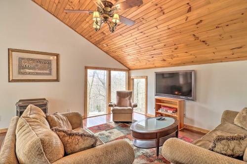 Maggie Valley Mtn Home With Hot Tub And Views!