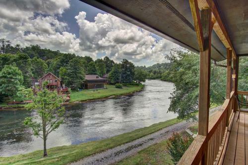 Otter Cottage Riverfront And Trailside Murphy Cabin!