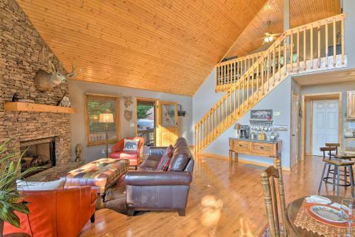 Mountaintop Murphy Cabin By Hiwassee River!