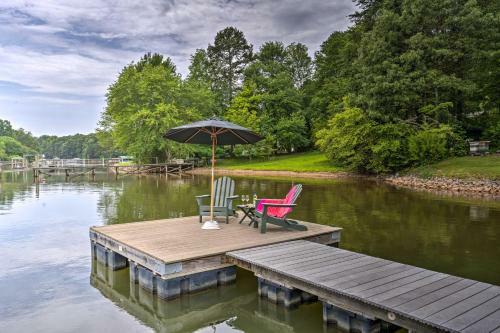 Lakefront Family Home With Dock And Ramp Access!