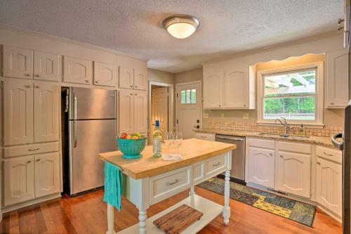 Lakefront Family Home With Dock And Ramp Access!