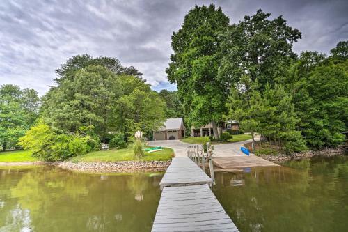 Lakefront Family Home With Dock And Ramp Access!