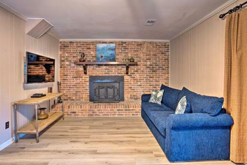 Lakefront Family Home With Dock And Ramp Access!