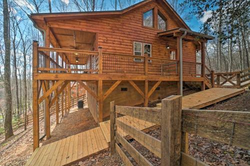 Rustic Cabin With Modern Amenities And Large Deck