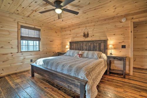 Rustic Cabin With Modern Amenities And Large Deck