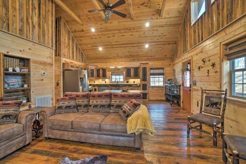 Rustic Cabin With Modern Amenities And Large Deck