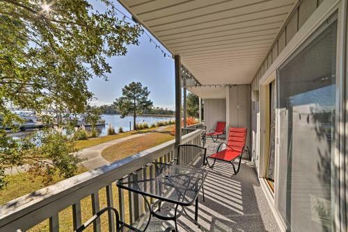 Apartamento New Bern Condo On Marina With Community Pool And More!