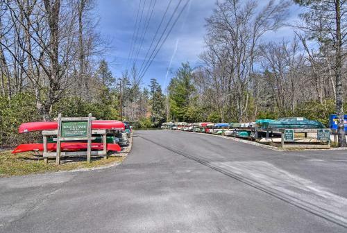 Riverfront Newland Home With Pool And Golf Club Access!