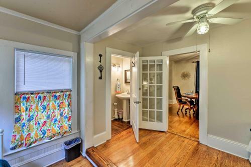 New Bern Home With Yard, Grill And Walkable Location