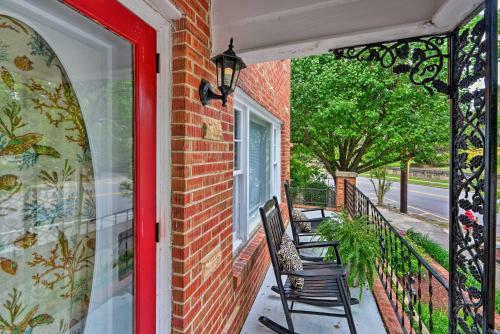 New Bern Home With Yard, Grill And Walkable Location