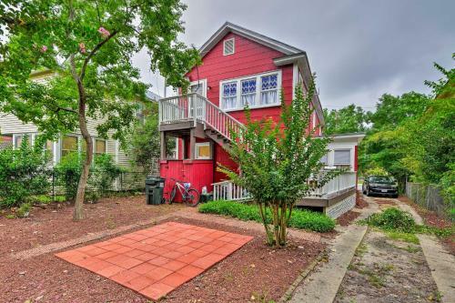 New Bern Home With Yard, Grill And Walkable Location