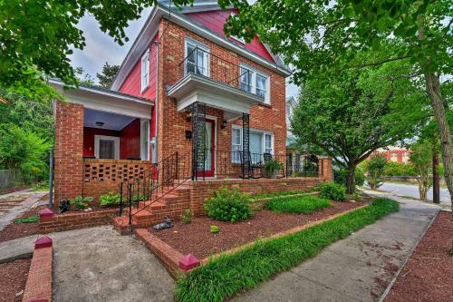 New Bern Home With Yard, Grill And Walkable Location