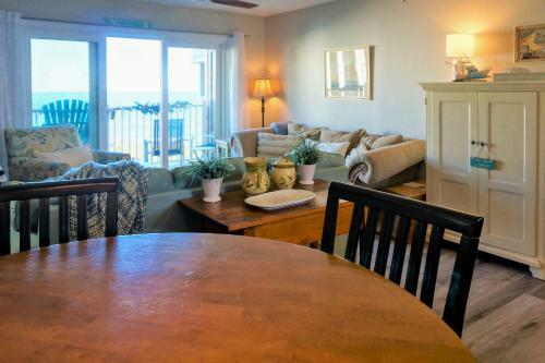 Apartamento Airy Oceanfront Condo With Beach Views And Pool Access!
