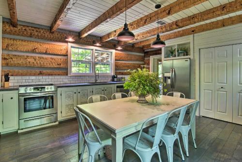 Charming Creekside Cabin - Near Trailheads!