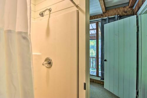Charming Creekside Cabin - Near Trailheads!
