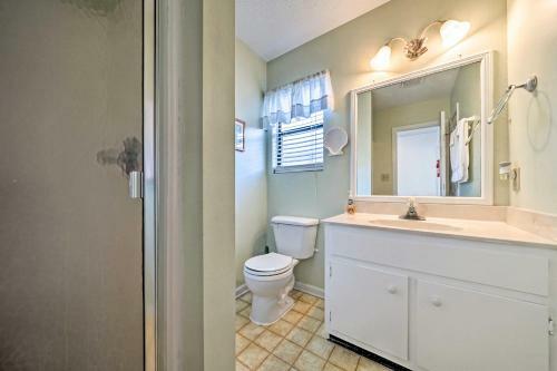 Sunny Townhome With Marsh Views And Walk To Beach